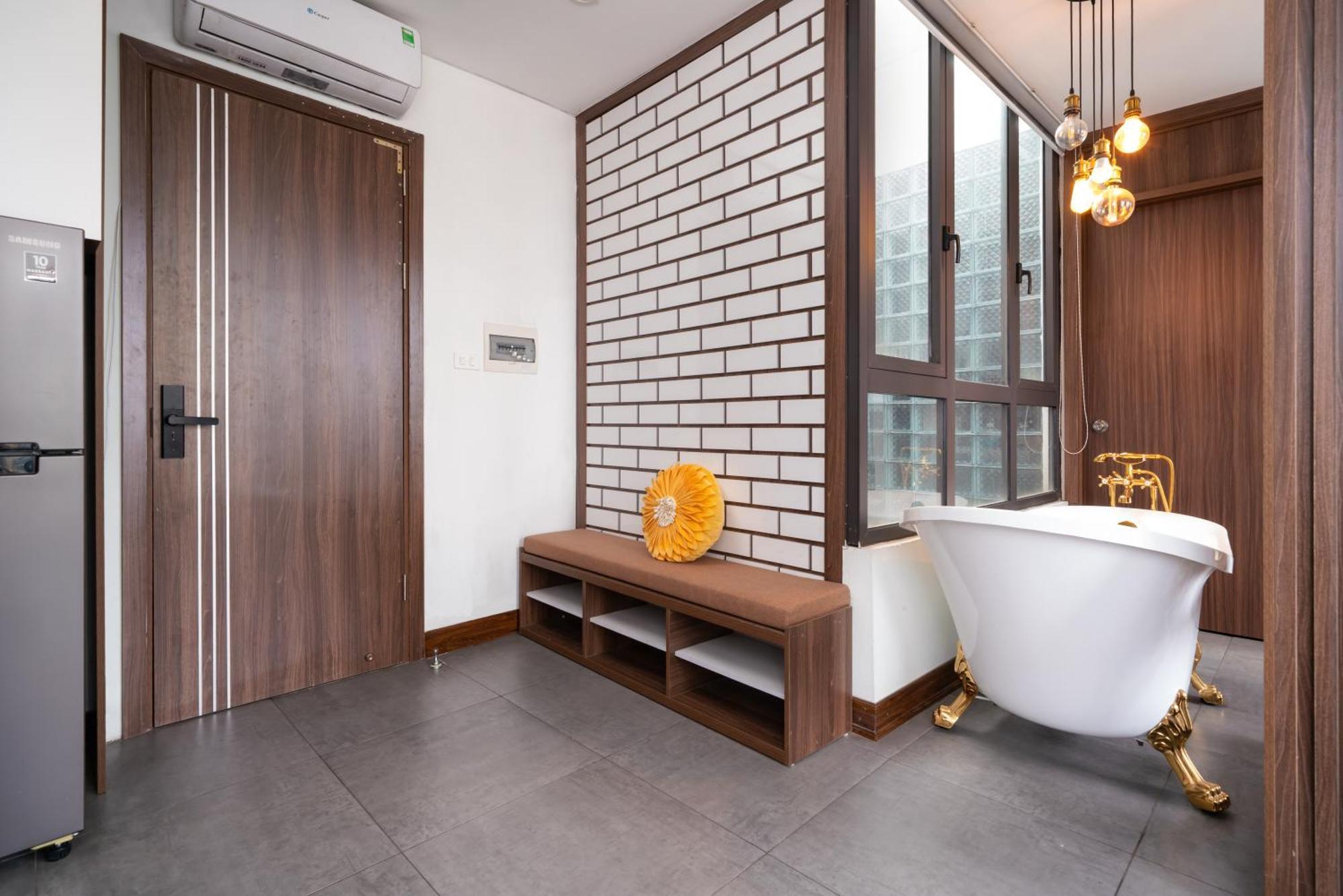Khách sạn hẻo lánh Sazihome âu Cơ - Tây Hồ