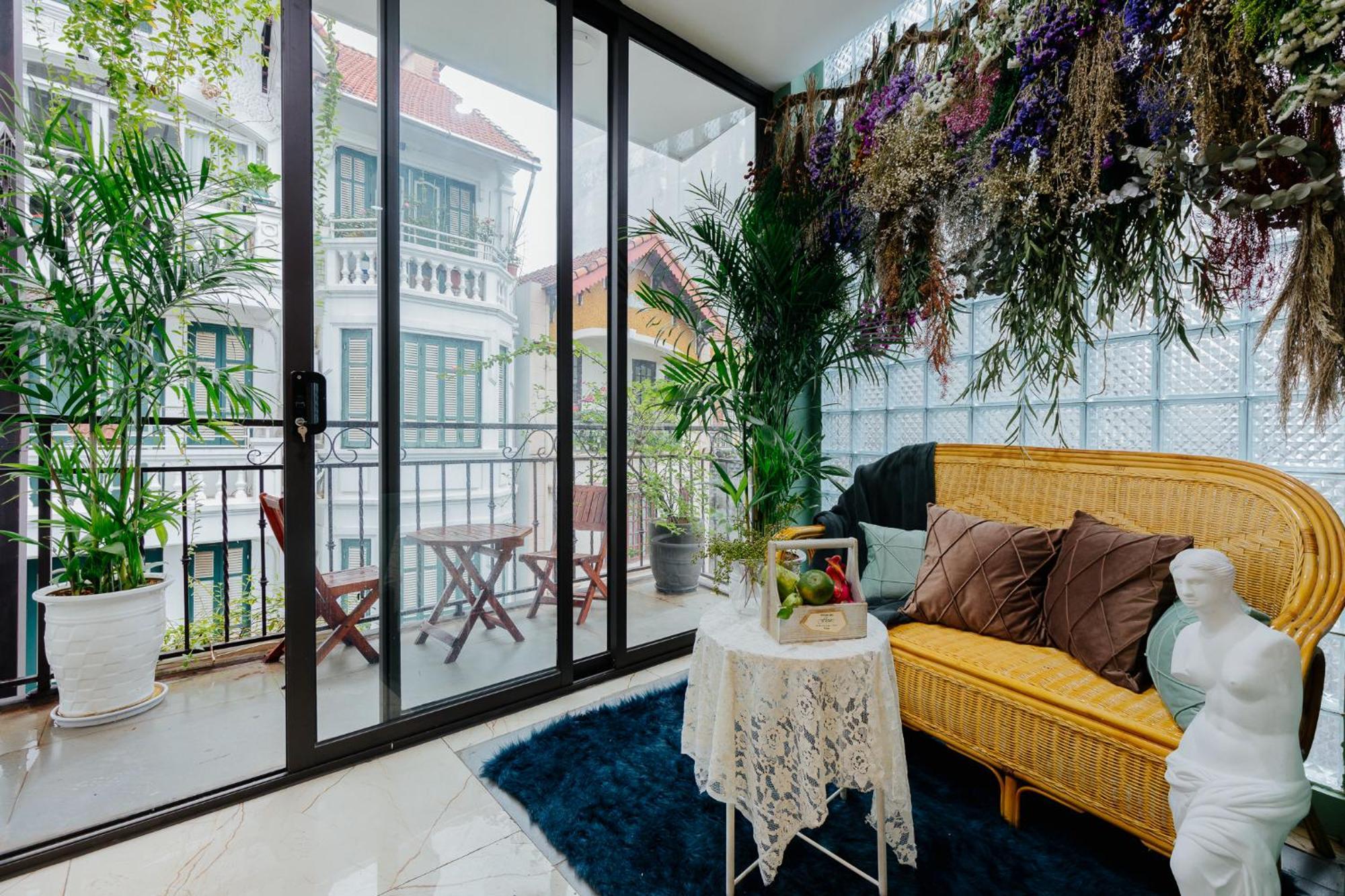 Khách sạn hẻo lánh Sazihome âu Cơ - Tây Hồ Hà Nội